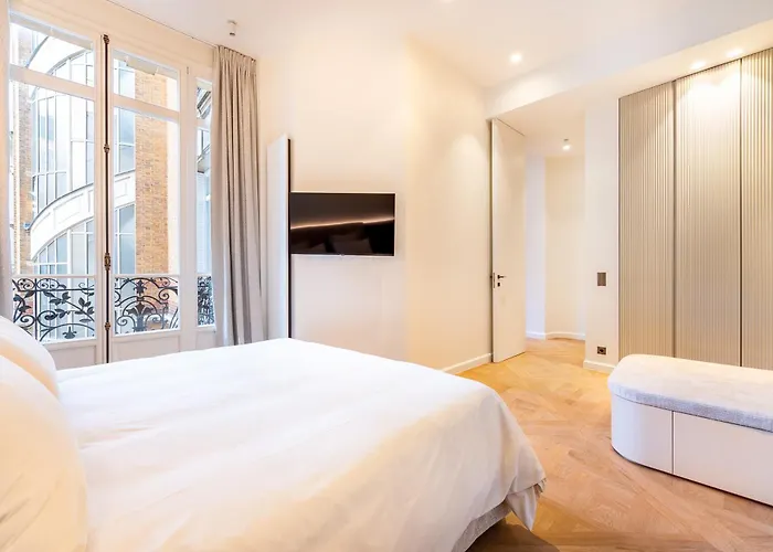 Luxurious Eiffel Tower Flandrin Muette Ac